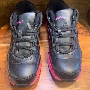Reebok womens sneakers.  Inv 5630